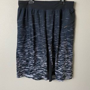 Men’s Lululemon Shorts Medium Black Pattern